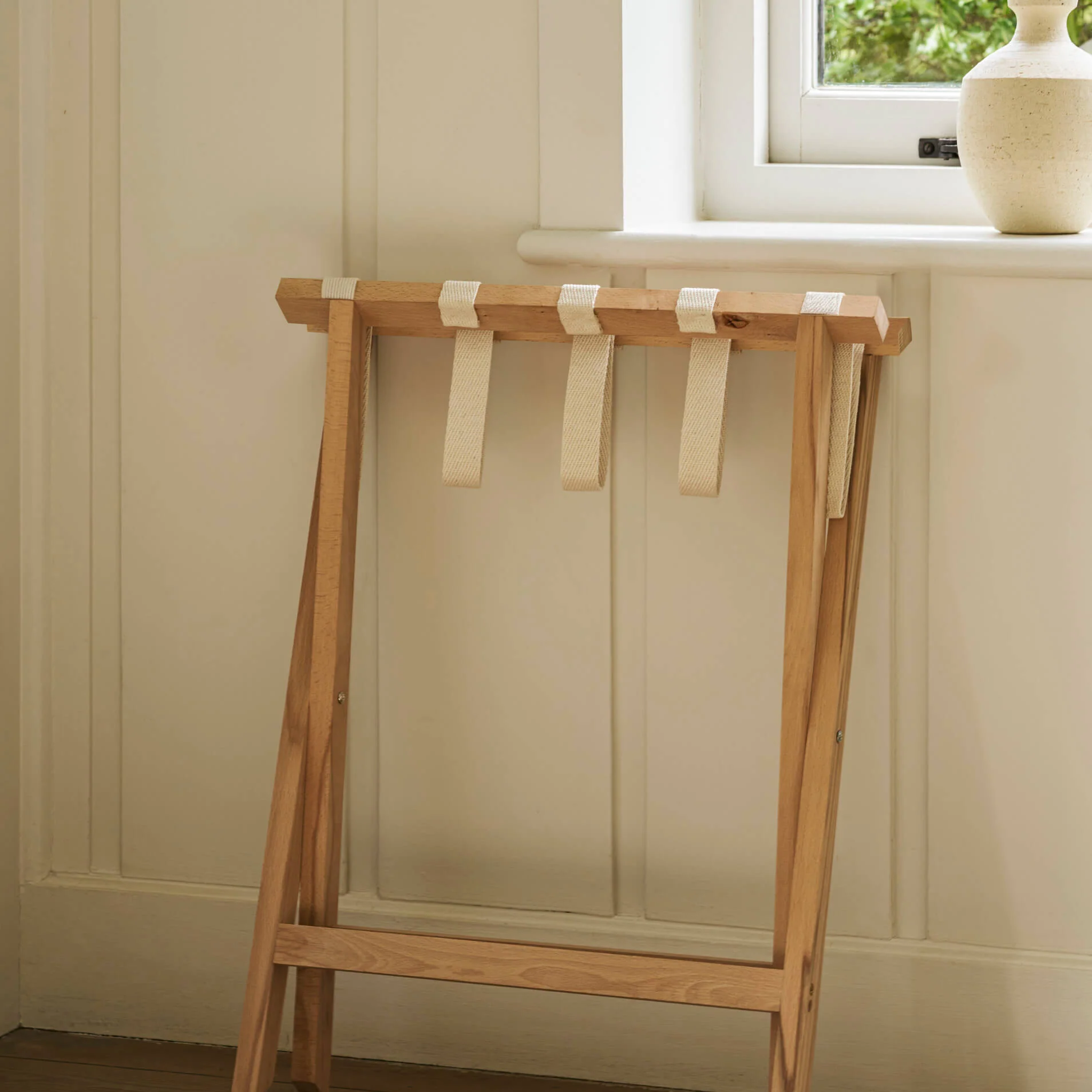 Suitcase / Luggage Rack - Wooden - Image 7